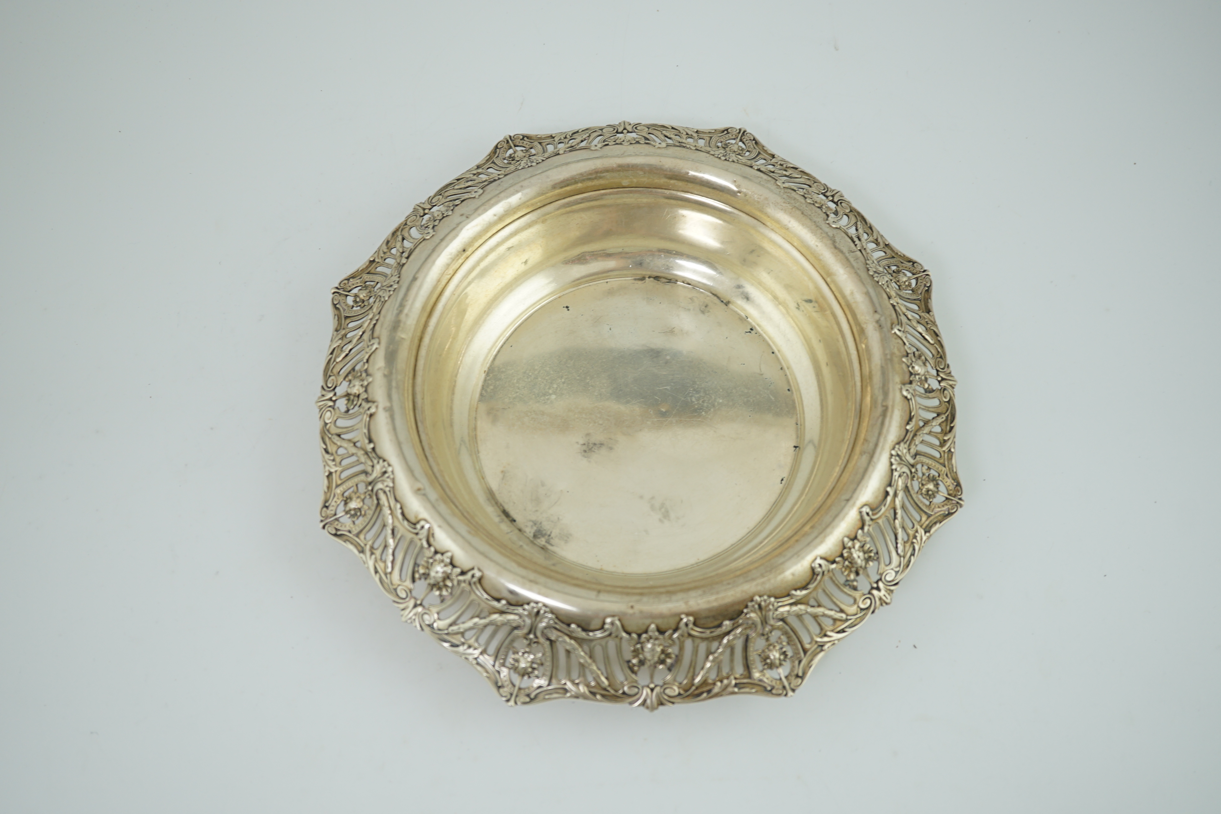 An early 20th century American sterling silver rose bowl